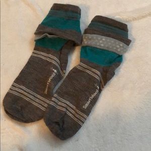 Smart wool size Med ankle socks
